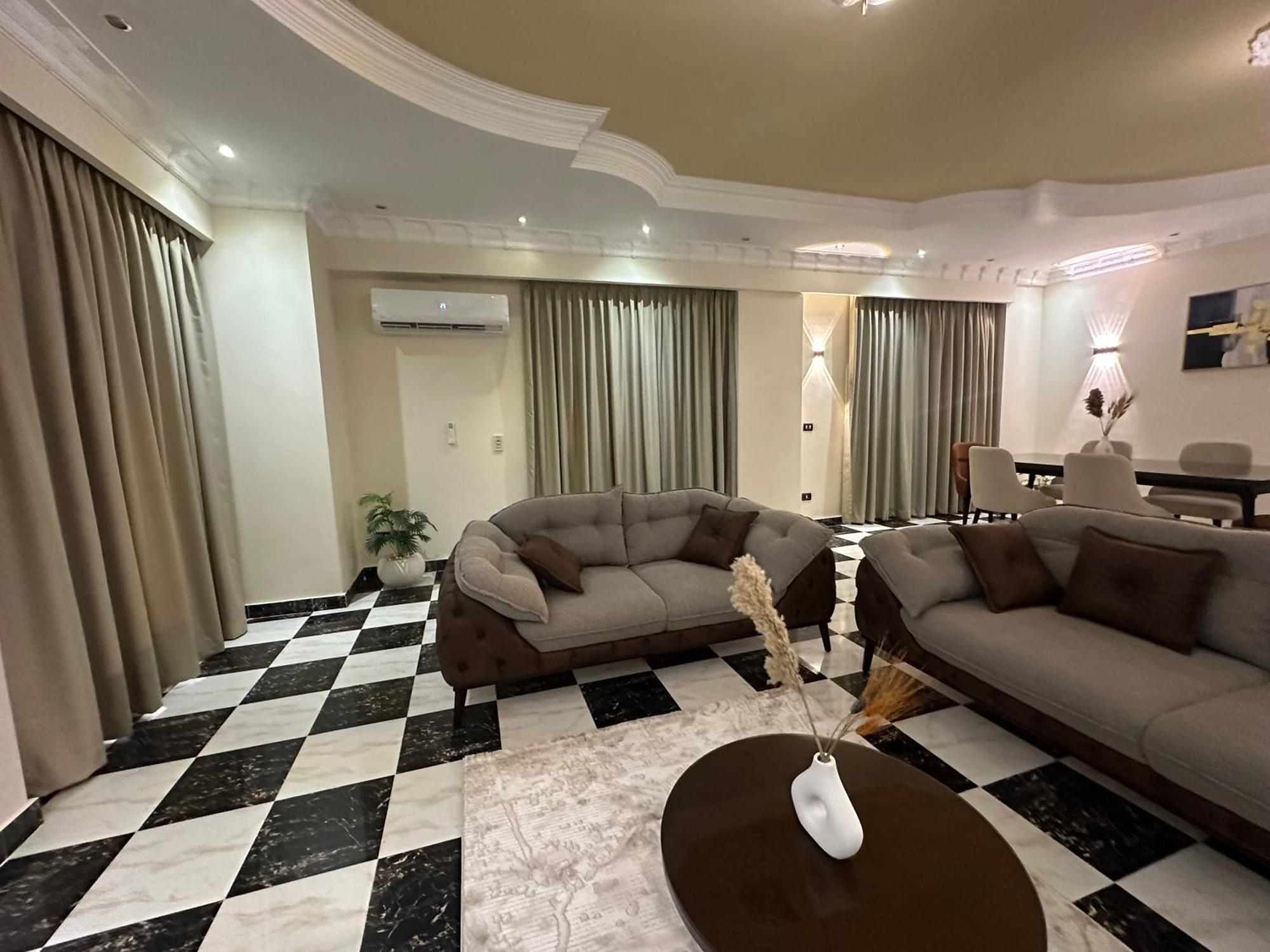 Apartment Chessboard Oasis By Bc *